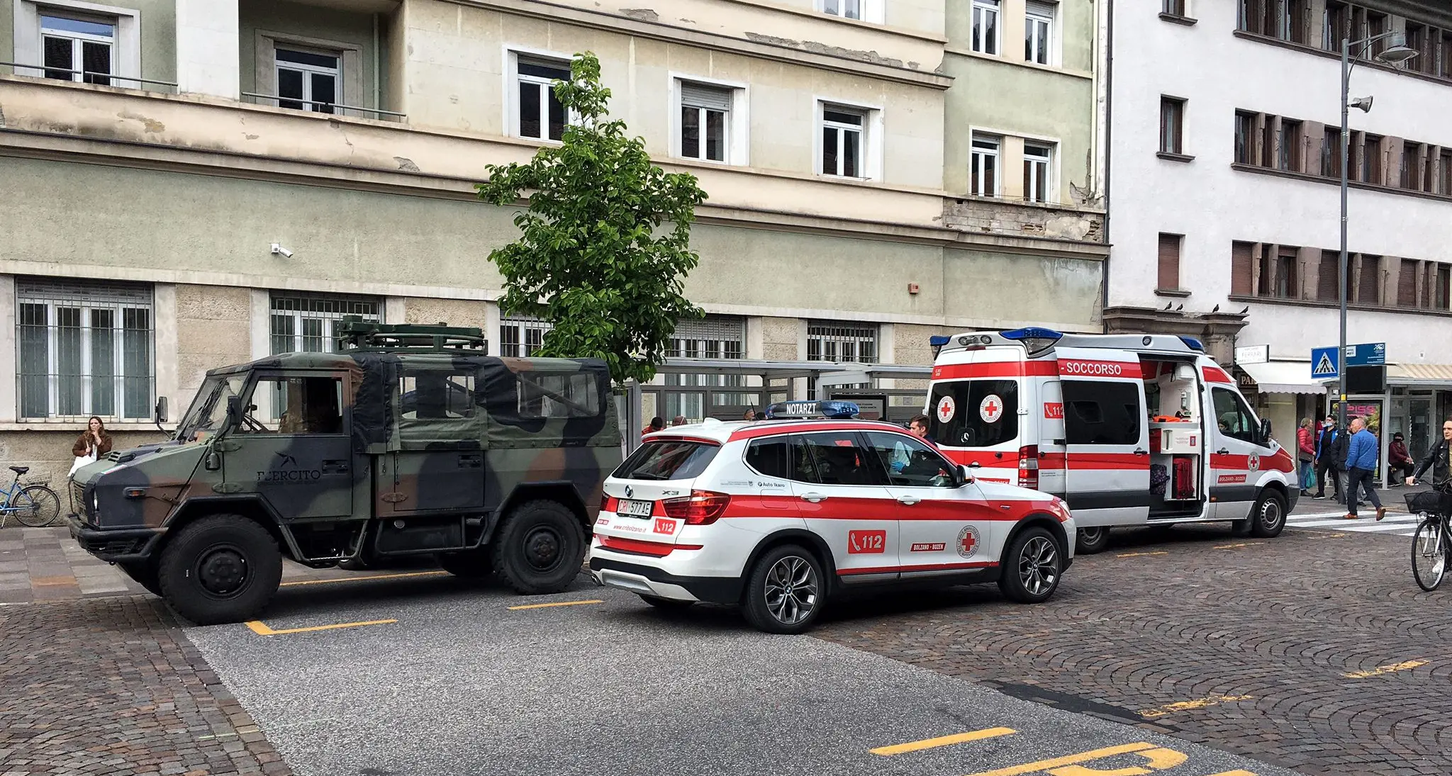 Bolzano, senzatetto trovato morto alla fermata dell’autobus di piazza Domenicani