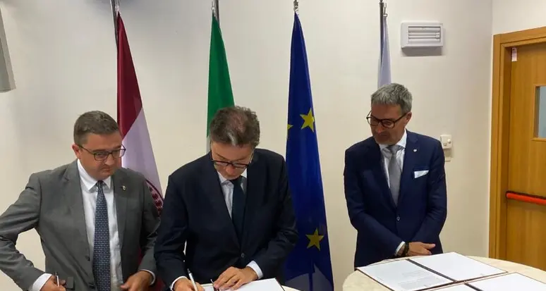 Accise, accordo con Roma: arrivano 735 milioni di arretrati per le Province di Trento e Bolzano