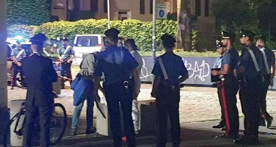 Aggredita e picchiata in stazione: «Ero a terra, urlavo disperata»