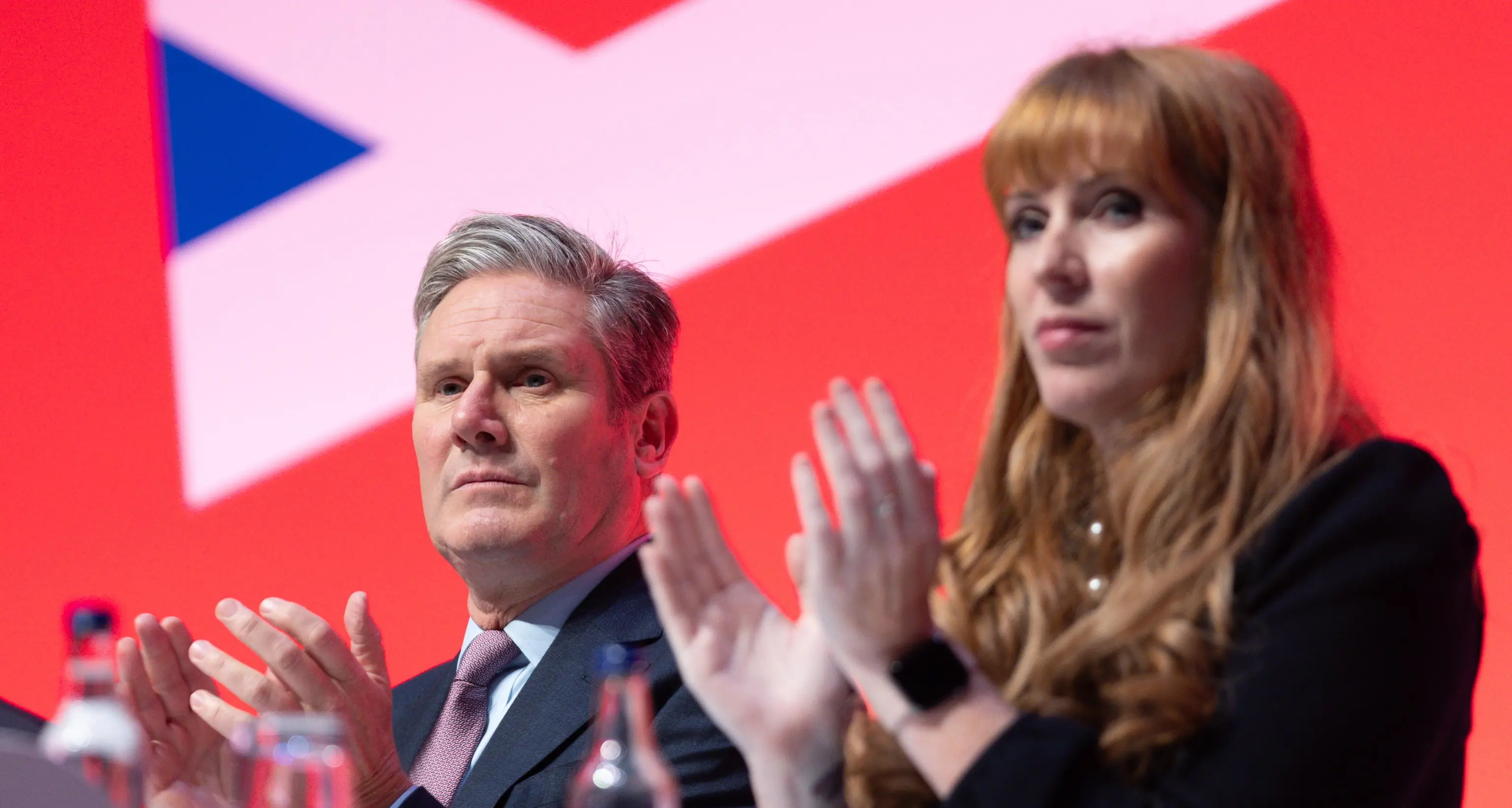 Gb: Labour a congresso su cresta sondaggi, promesse su sanità
