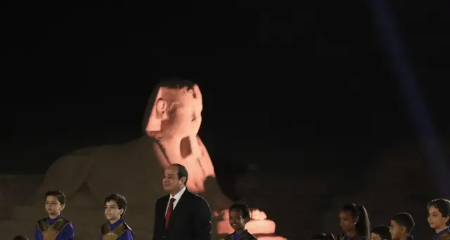 Egitto: spettacolare processione rituale a Luxor