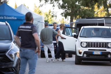 Morte avvelenate: prelievi in casa anche su abiti, mobili e suppellettili