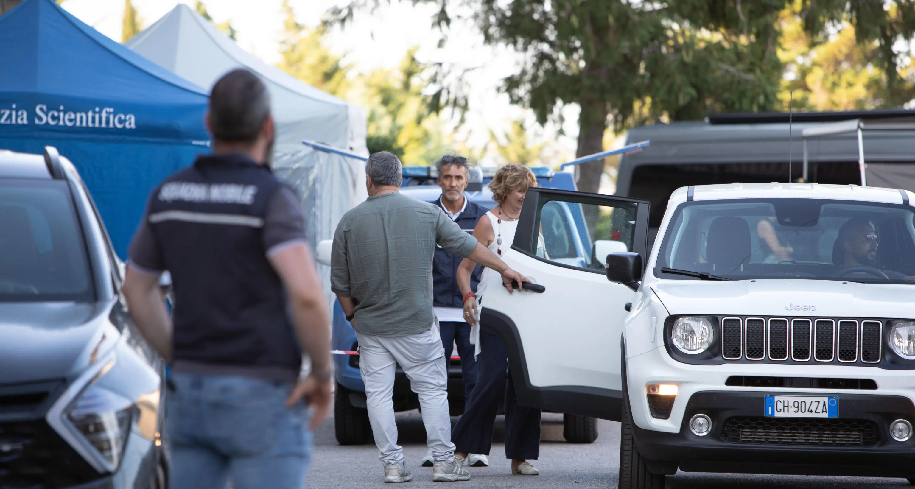 Morte avvelenate: prelievi in casa anche su abiti, mobili e suppellettili