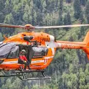 Motociclista muore nello schianto durante un sorpasso tra Ora e Montagna