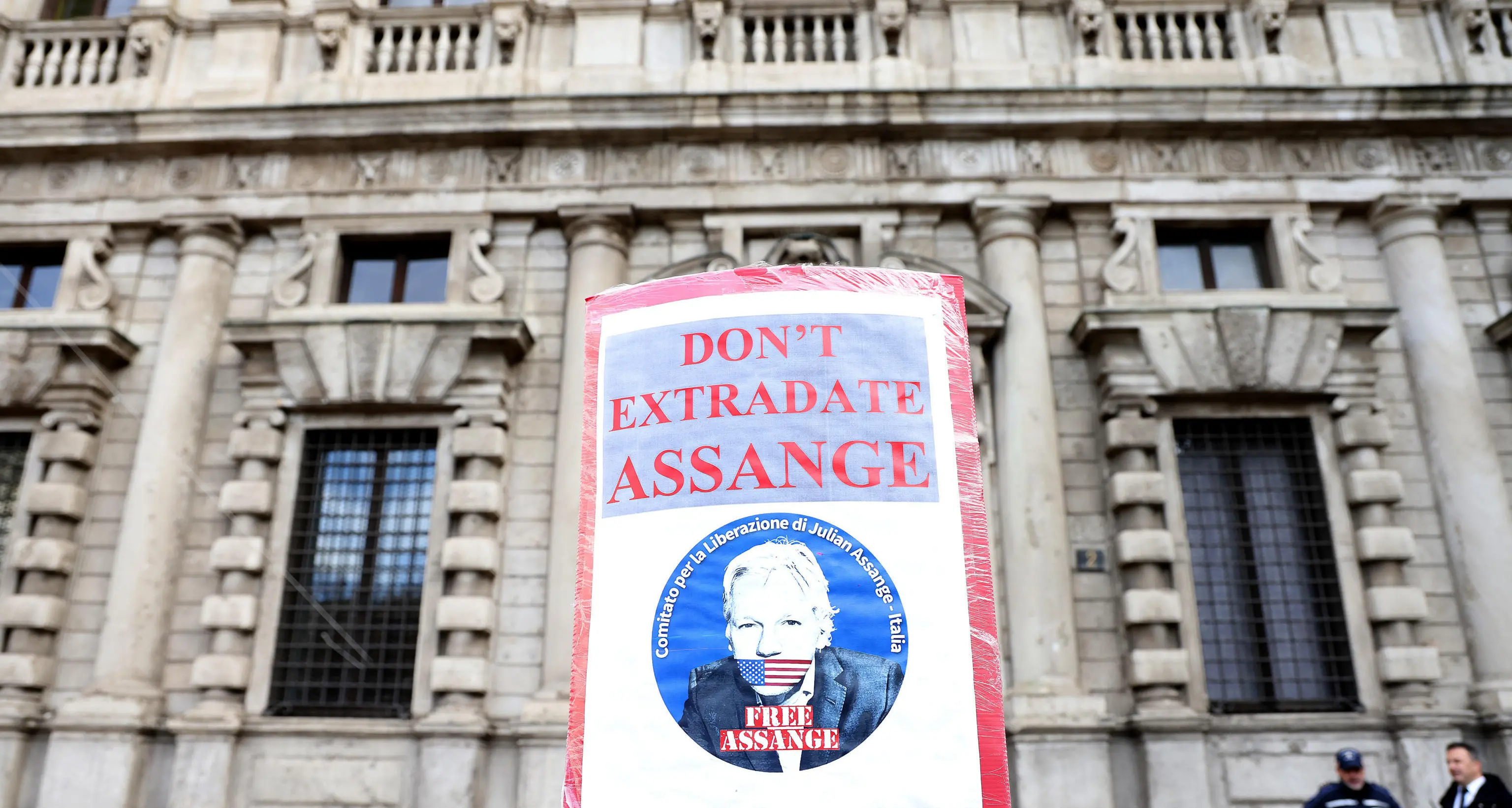 Assange: Londra concede appello contro estradizione in Usa