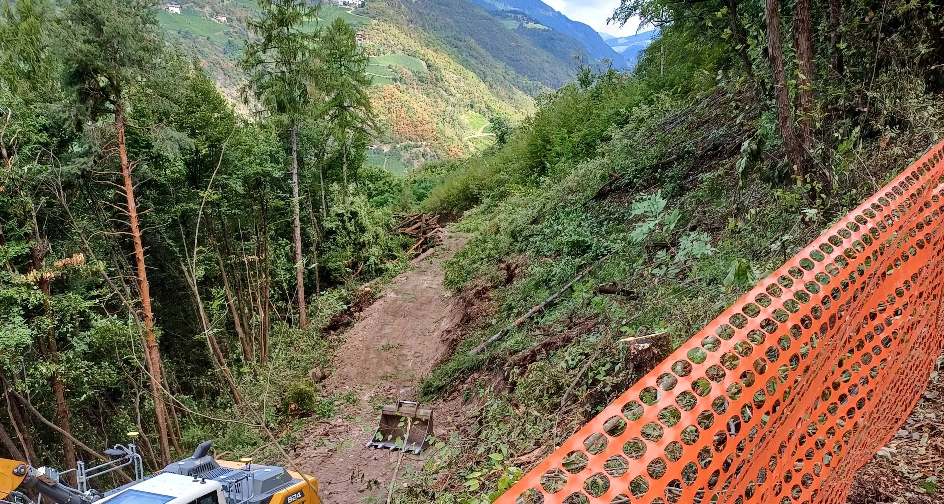 San Pietro, al via i lavori contro il rischio frane: barriera paramassi e vallo in terra armata