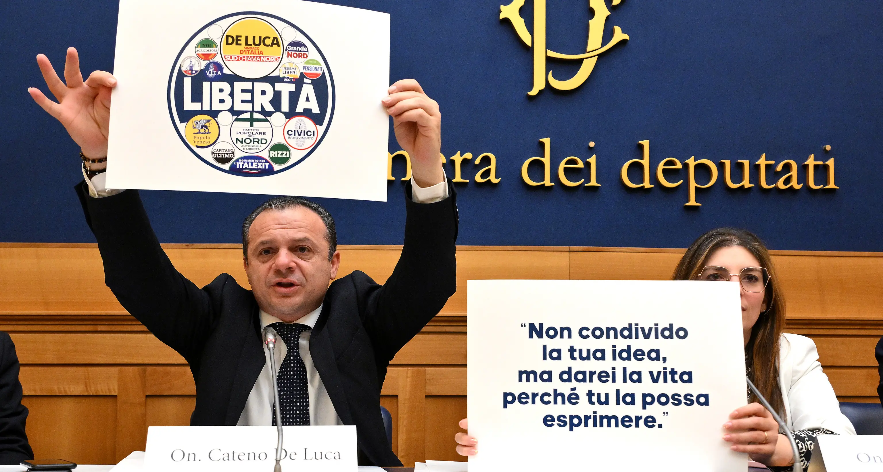 Europee:C.De Luca svela il simbolo,con le \"stelle della libertà\"