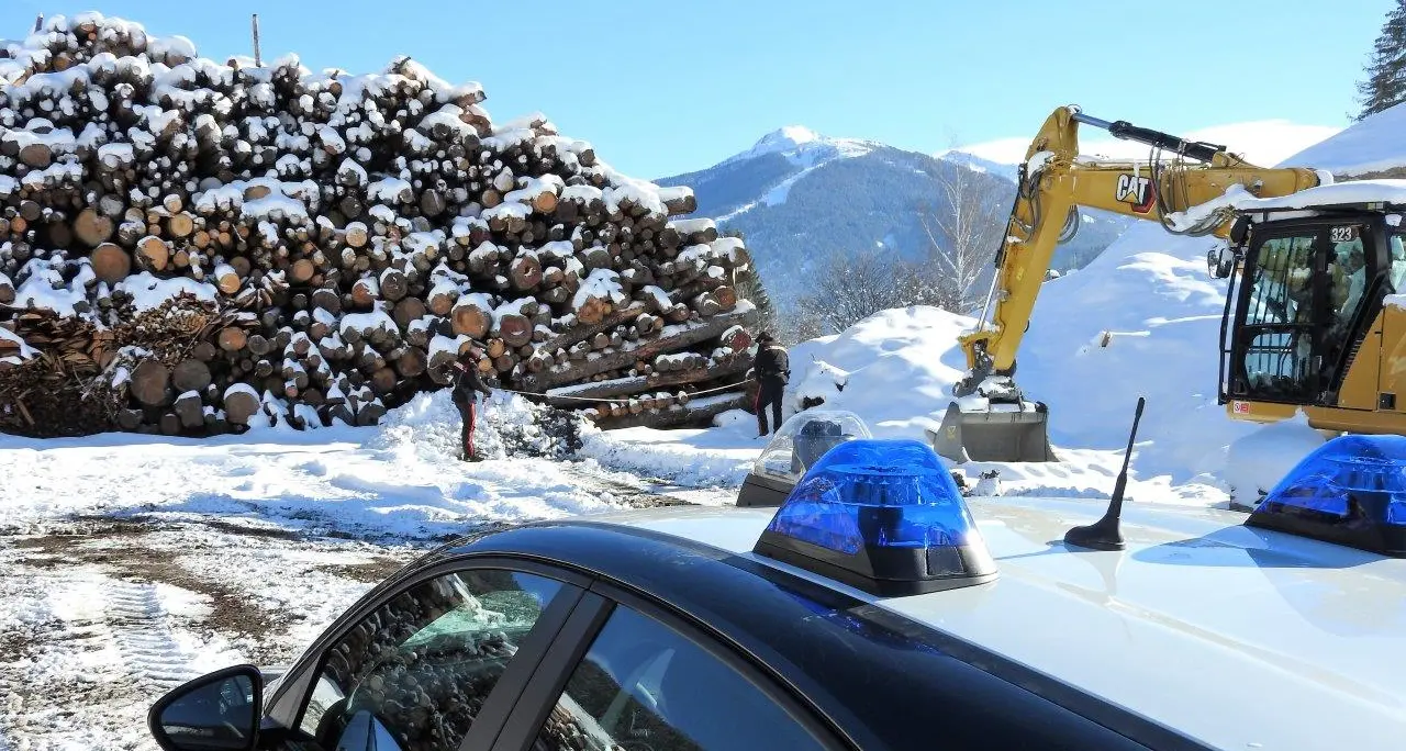 Rifiuti edili abbandonati, tre denunciati a San Candido