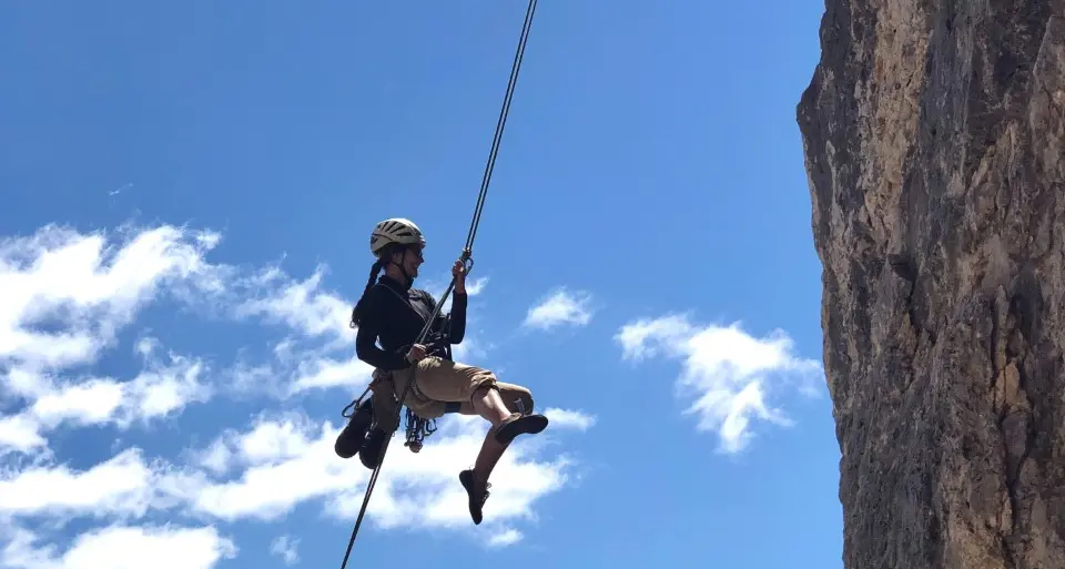 Estate alle porte ma ancora canaloni innevati in Alto Adige: le guide alpine sciatori invitano alla cautela