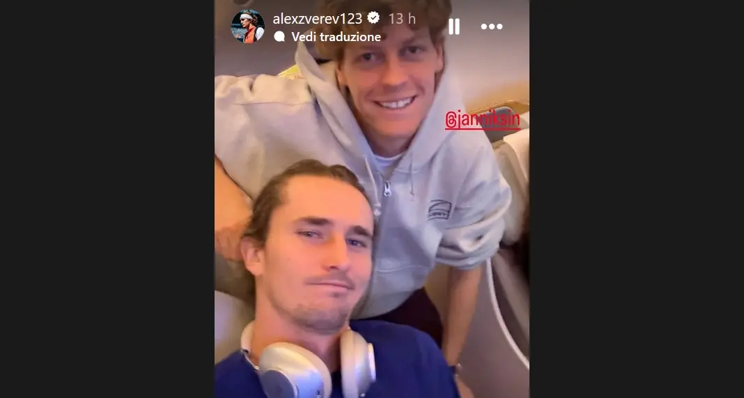 Selfie in aereo: Sinner e Zverev sullo stesso volo per le Maldive
