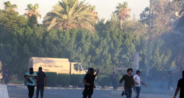 Iraq: manifestanti pro-Sadr occupano il Parlamento