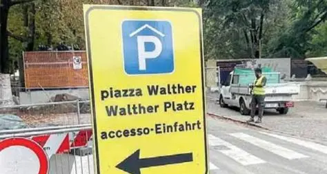 Piazza Walther, il parcheggio adesso costa 4,50 euro all'ora