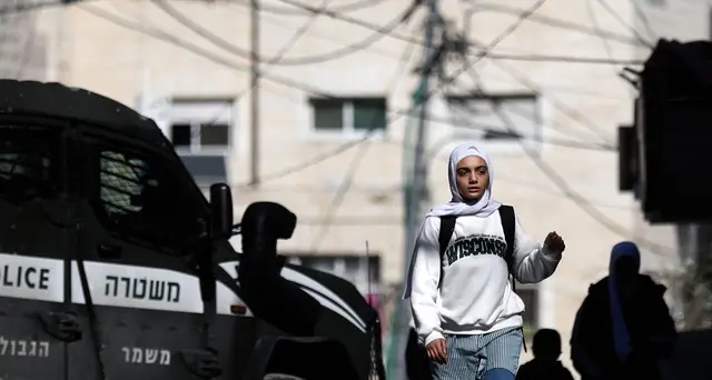 Cisgiordania: donna palestinese attacca guardia israeliana