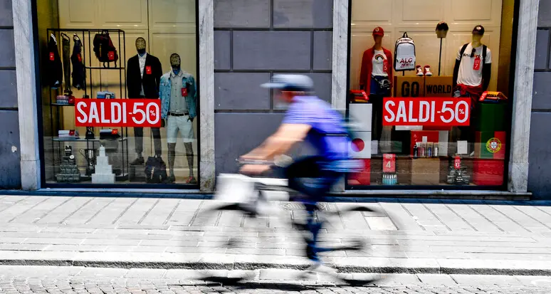 Unione commercio: «No alla liberalizzazione dei saldi, ne traggono vantaggio solo le catene e le grandi aziende»