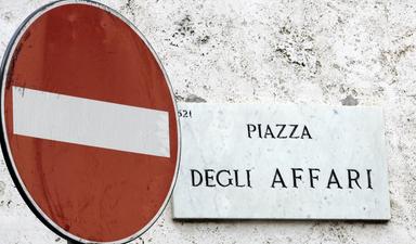 Borsa: Milano azzera rialzo e scivola a -0,03%, spread verso 128 punti
