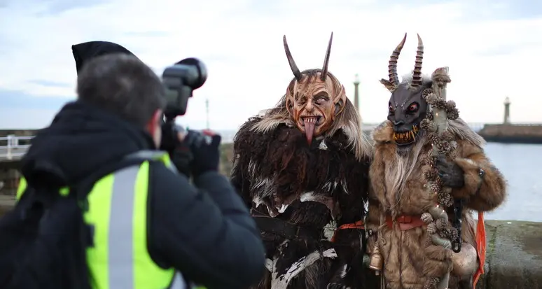Il sacerdote Fiung contro i Krampus: “Serve più la figura di Gesù Bambino che quella dei demoni”