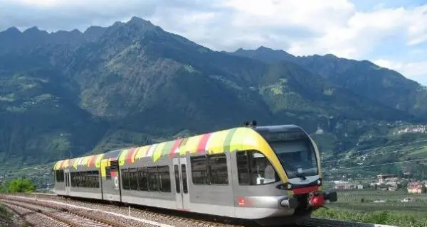Treni locali in ritardo, il bonus pendolari aumenta da 50 a 65 euro