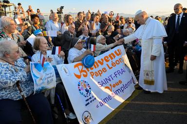 Il Papa a Lourdes, 'la Chiesa riconosca i suoi errori'