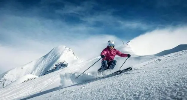 Il caro energia colpisce le vacanze invernali, skipass fino al +13%
