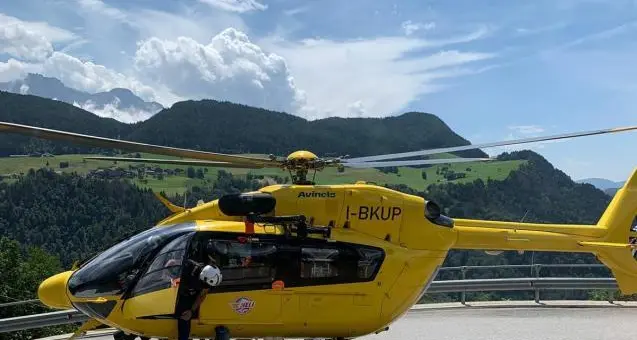 Laion, motociclista si schianta in galleria: trasportato a Bolzano con il Pelikan 2