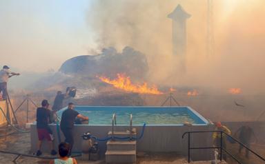 Greenpeace, incendi resi più probabili da crisi climatica