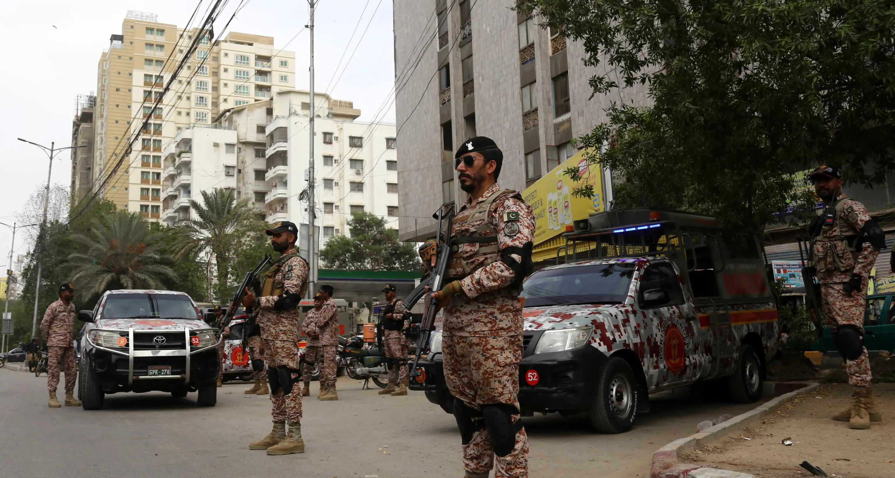 Pakistan: l'ex premier Khan condannato a 3 anni per corruzione