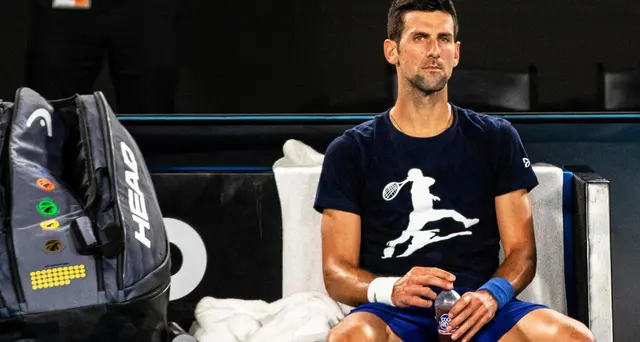 Djokovic: l'Australia ne chiede il fermo da domani mattina