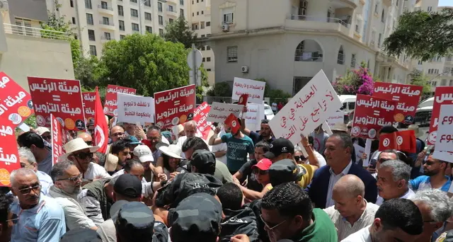 Tunisia: tafferugli a manifestazione contro il referendum