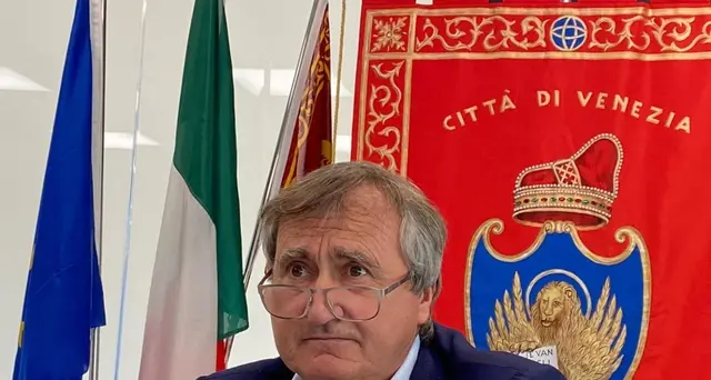 Coraggio Italia:Brugnaro,grazie al Cav, ma è altro tempo