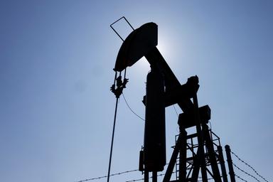 Il petrolio chiude in rialzo di oltre il 5% a New York a 82,7 dollari