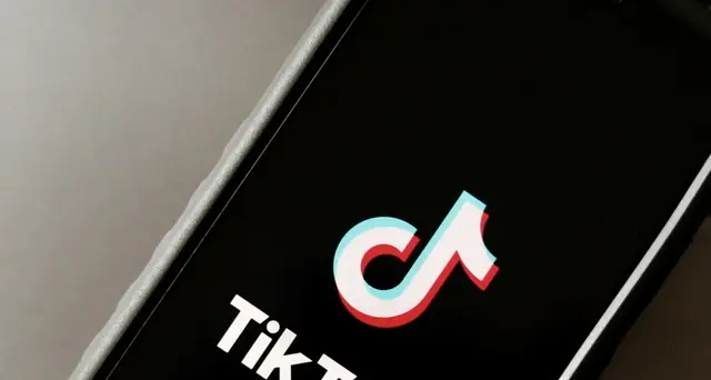 Antitrust: faro su TikTok per sfide pericolose adolescenti