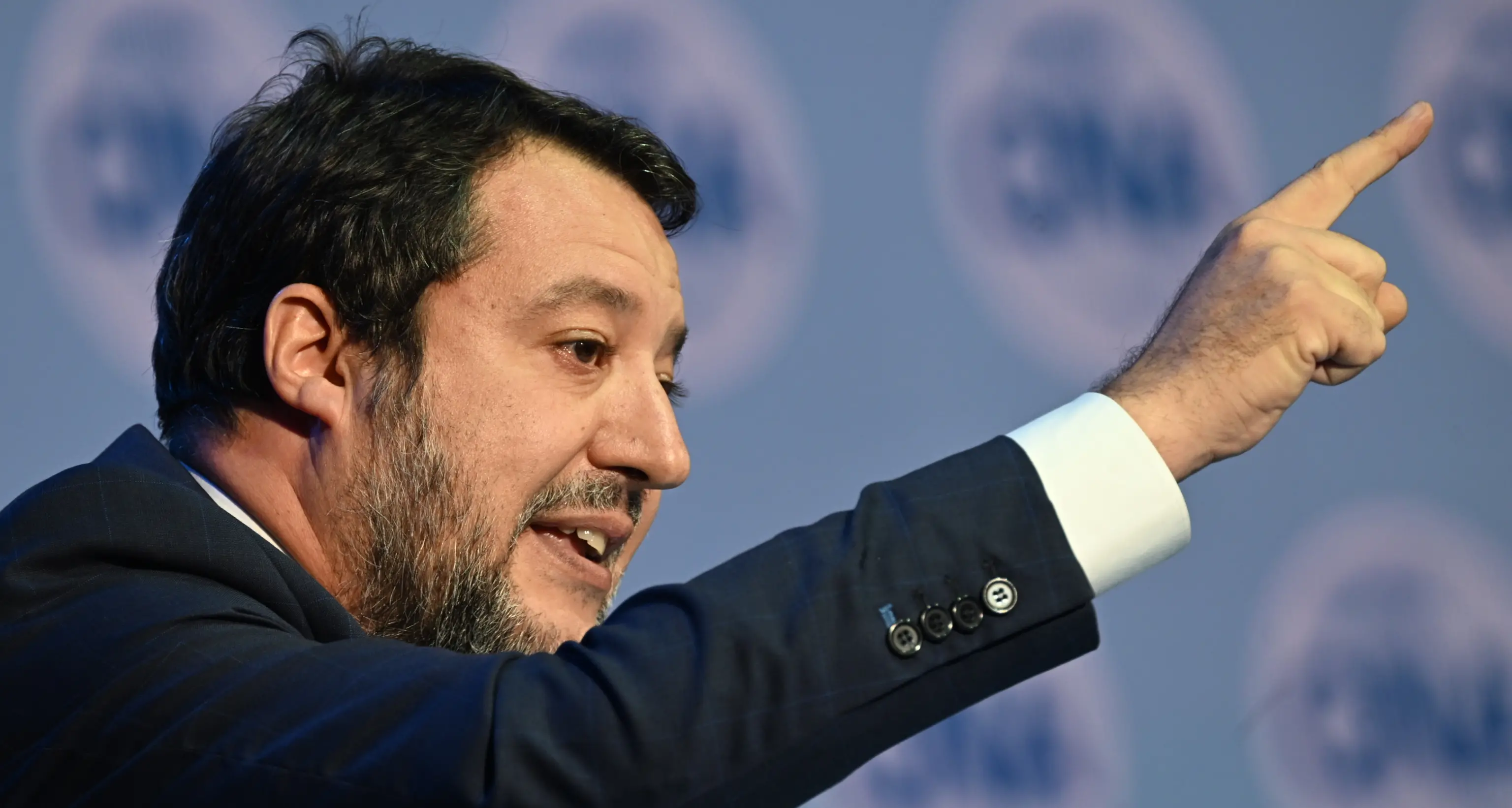 Salvini: 'i sindacati rispettino le regole sugli scioperi'