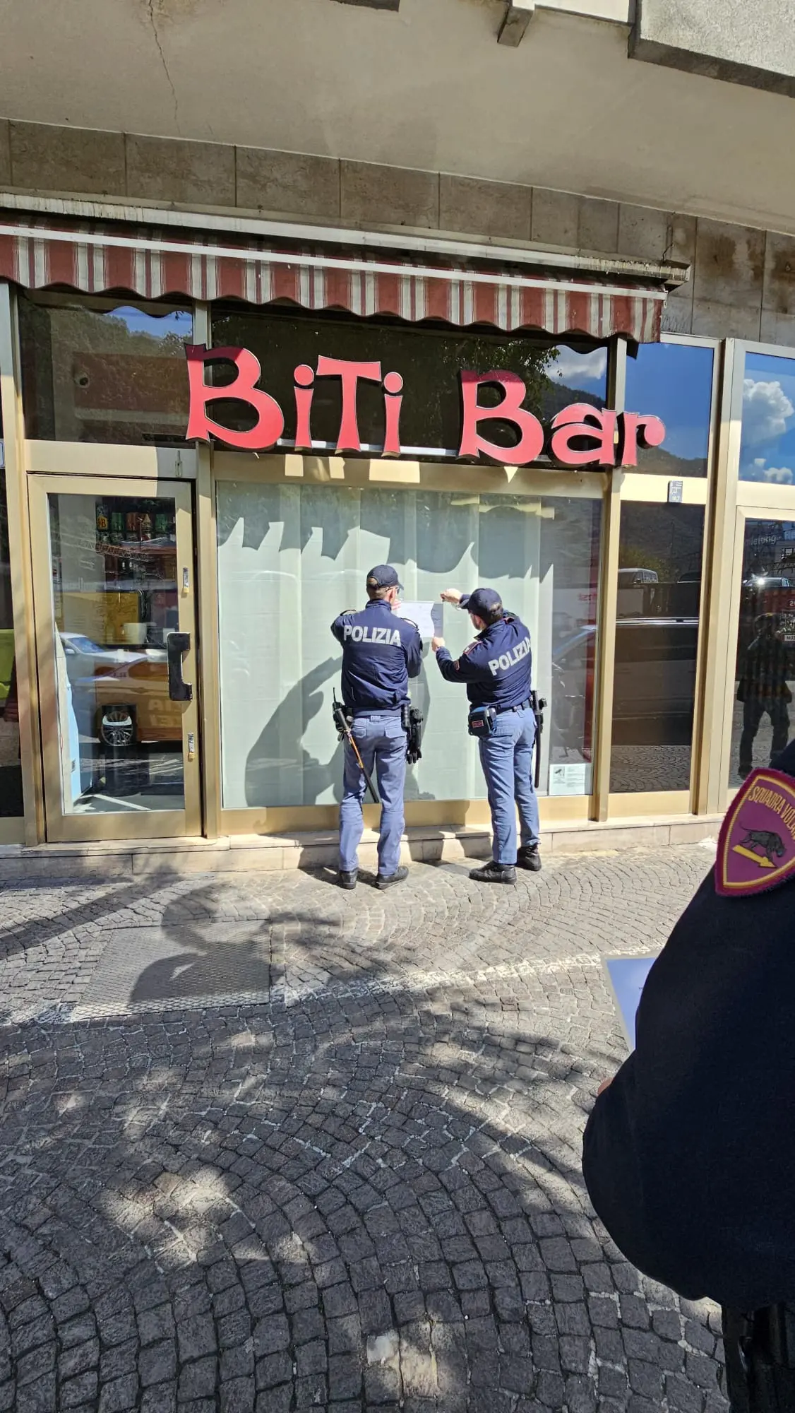«Avventori con precedenti gravi»: il questore chiude il bar Biti di Bolzano
