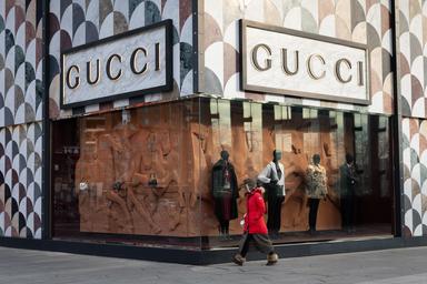 Kering, ricavi stabili ma soffre ancora Gucci