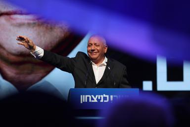 Eisenkot in visita al kibbutz Nir Oz prima di votare