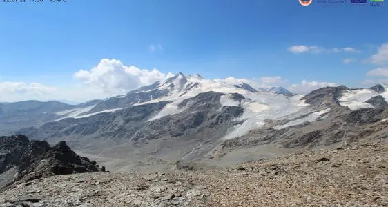 Zero termico oltre i 4 mila metri, i ghiacciai si sciolgono. La Protezione civile: «Cautela, stare lontani dalle pareti ripide»