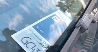 Bollino per la sosta? A Bolzano da oggi si chiede solo online