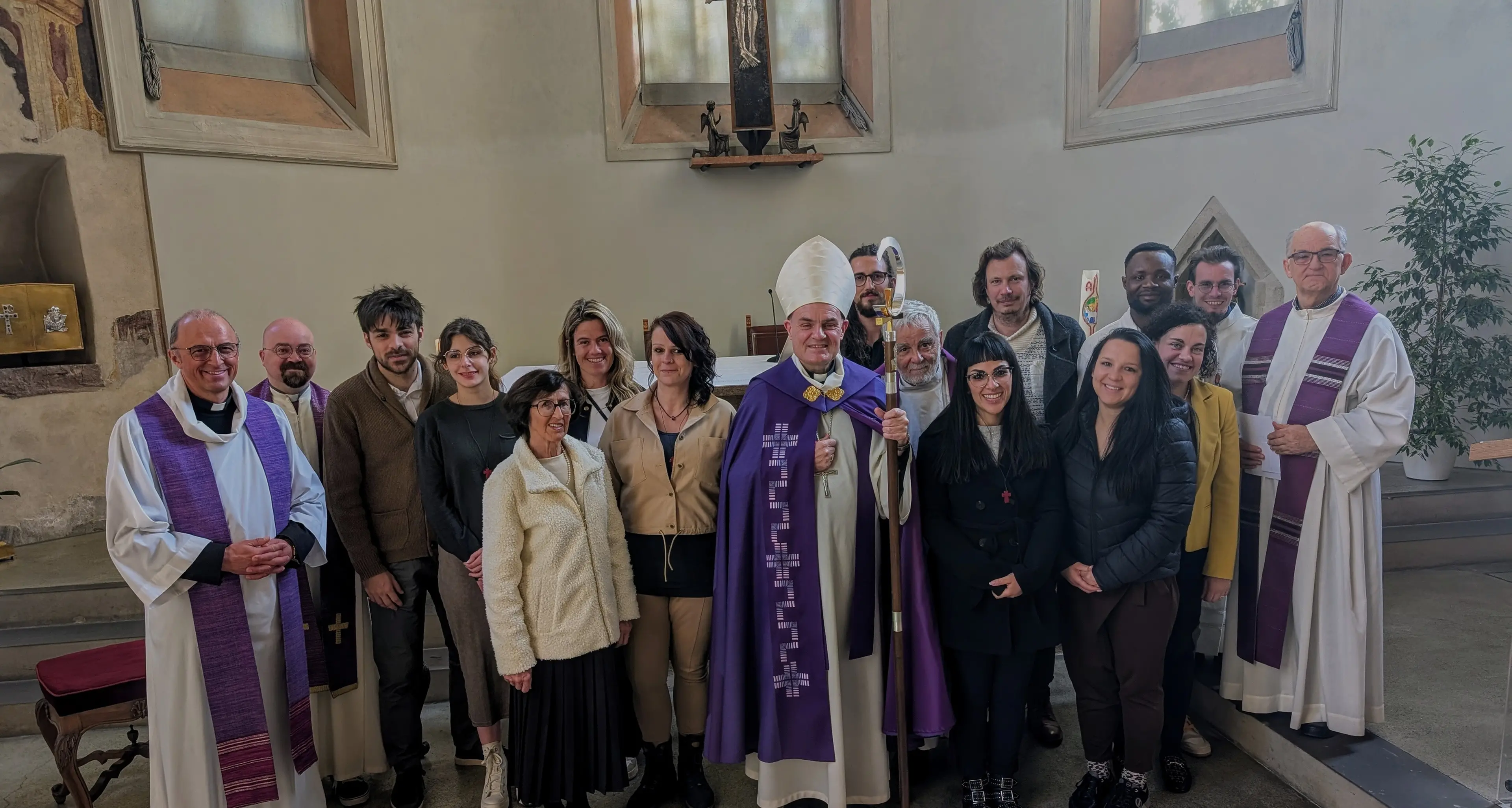 Cinque adulti verso il battesimo: il rito di elezioni davanti al vescovo Muser