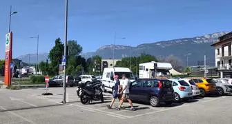 Druso Ovest senza parcheggi. I residenti: «È un’emergenza»