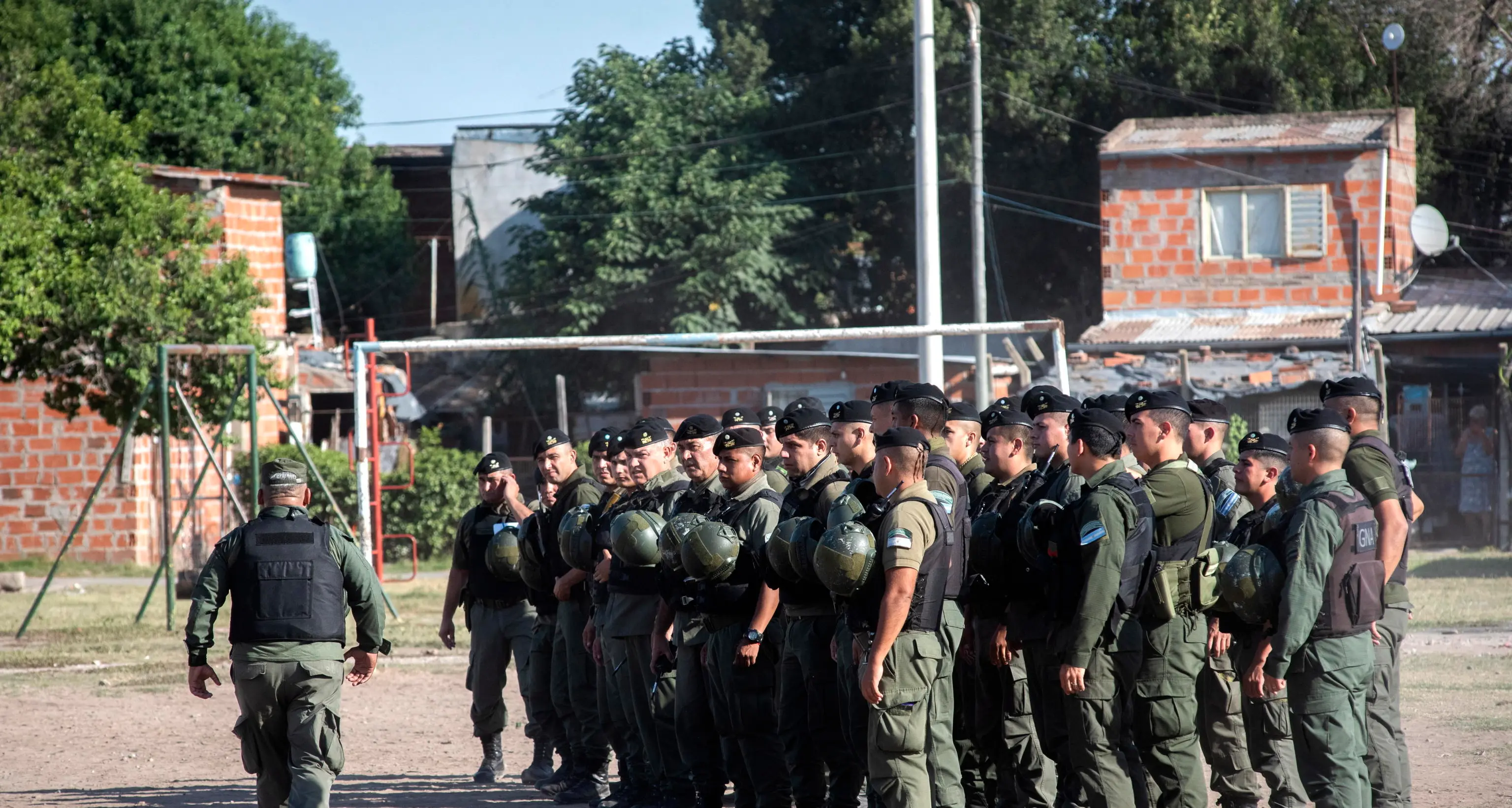 Argentina: il governo Milei valuta di mandare soldati a Rosario