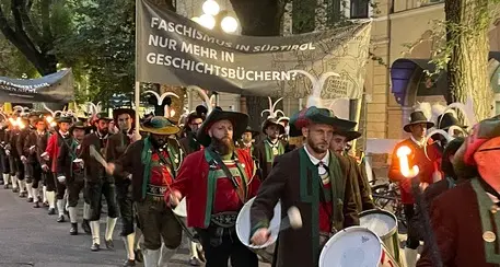 Bolzano, 1500 Schützen sfilano nel centenario della marcia fascista sulla città
