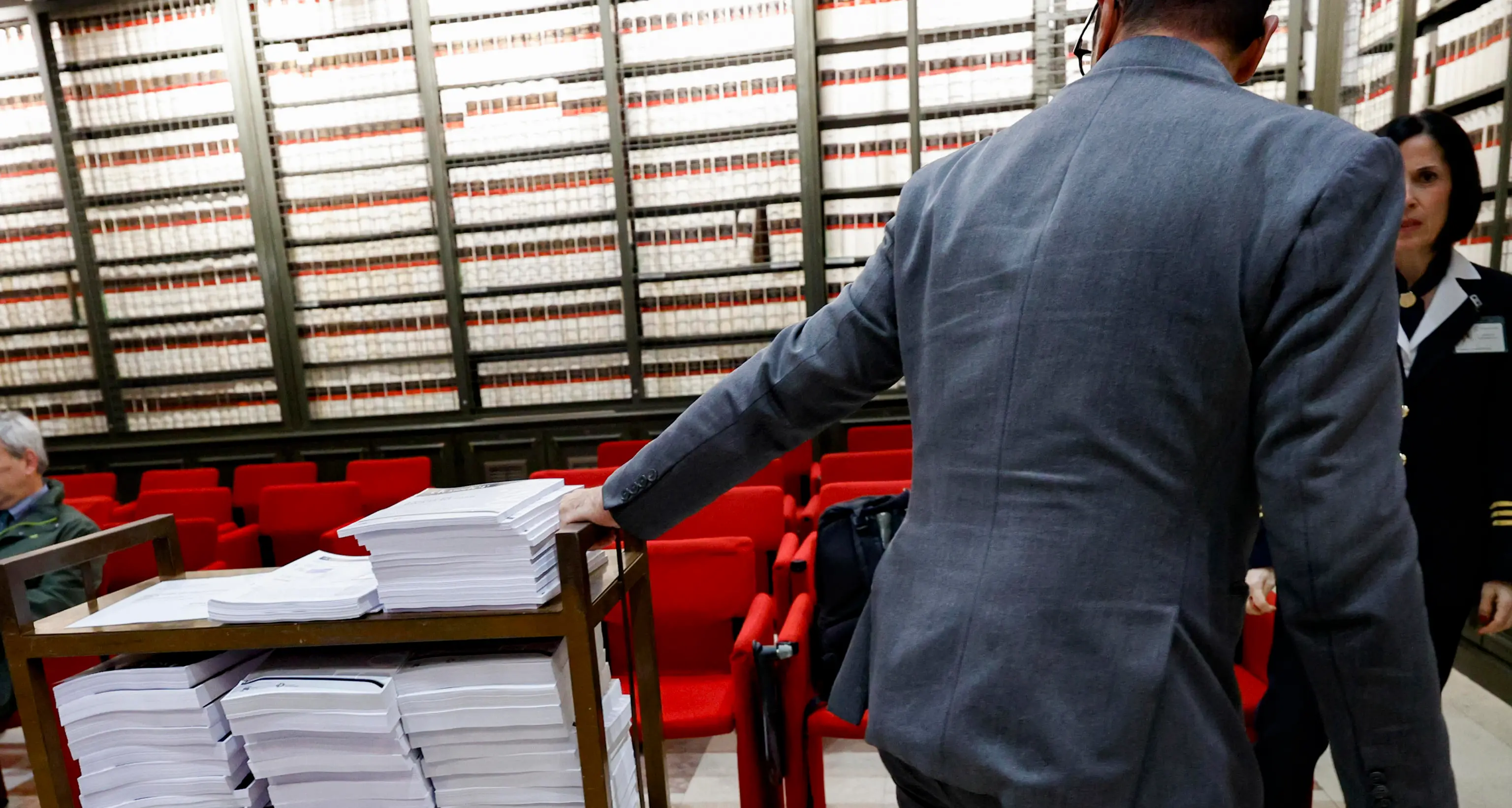 Dl lavoro: opposizioni lasciano commissione, 'è una pantomima'