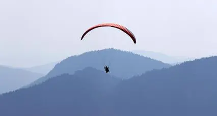Si schianta con il parapendio sul Penegal: è grave