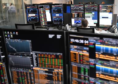 Borsa: Milano chiude in calo con le banche, scivola Prysmian