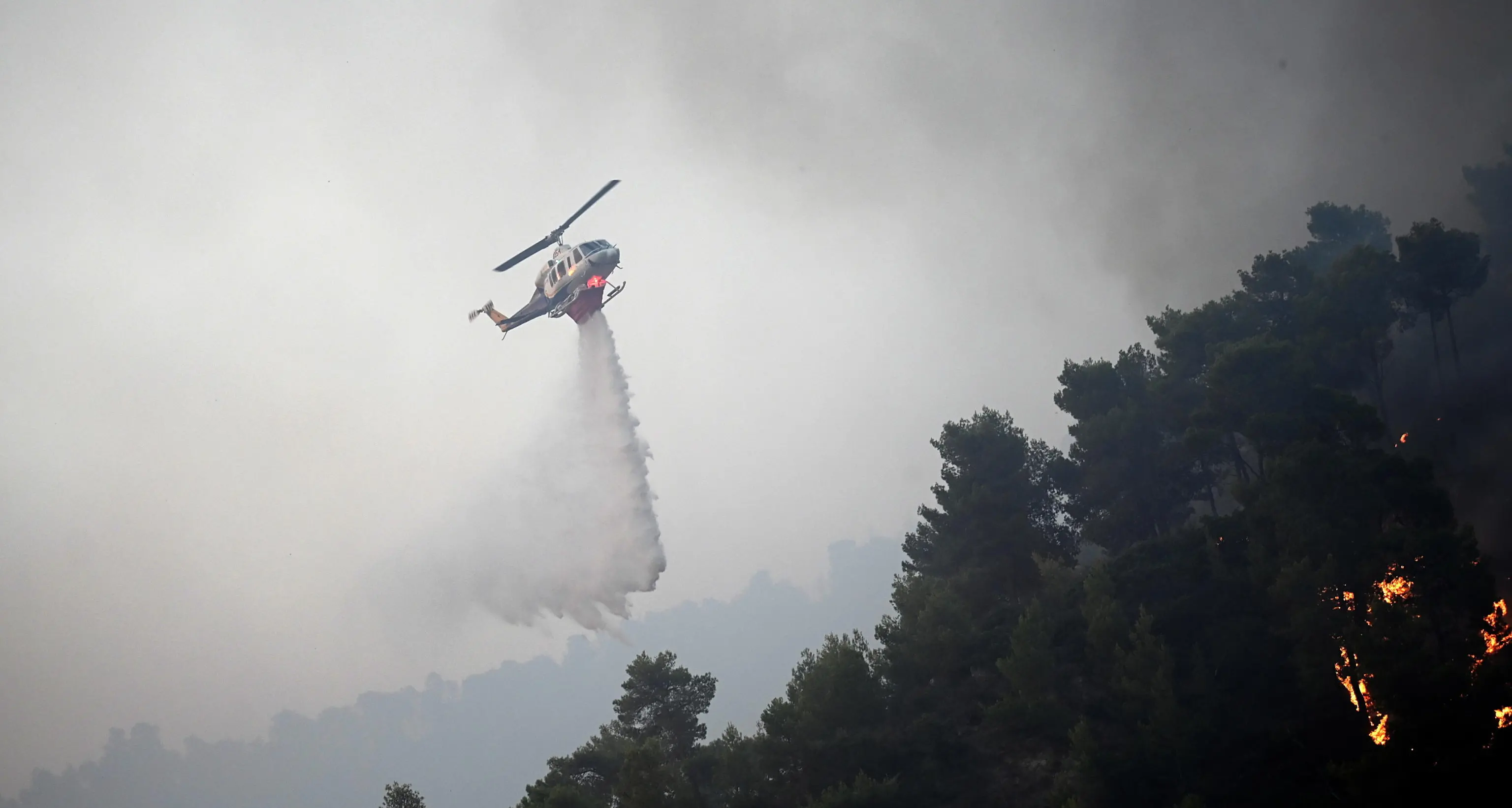 Grecia: dopo Rodi e Corfù, gli incendi colpiscono anche Eubea