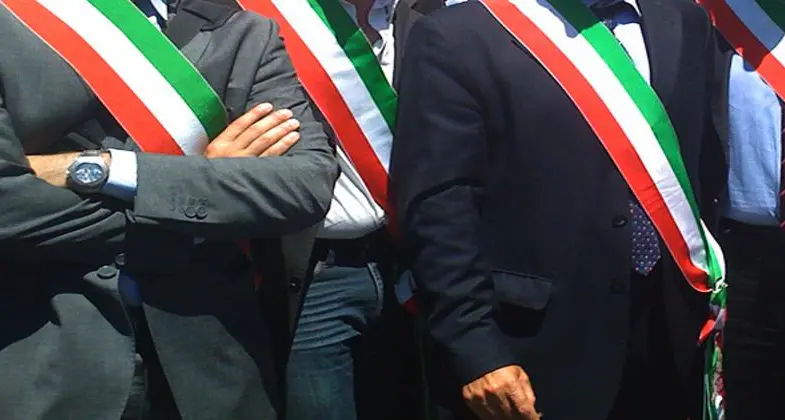Quei sindaci che giocano \"all'italiana\"
