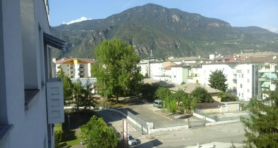 Caruso: «Lavori in via Resia, nuovo areale per i profughi a Bolzano?»