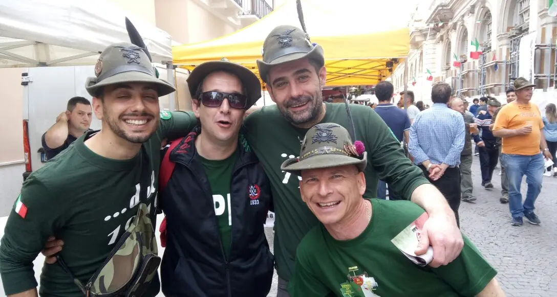 I nostri alpini a L'Aquila: davanti agli occhi resta il terremoto