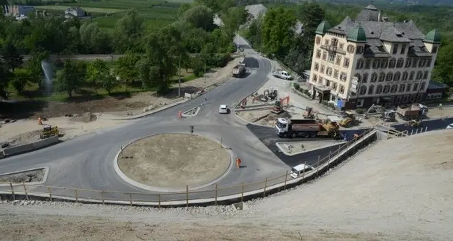 La rotatoria come “lancio” alla strada verso lo Stelvio