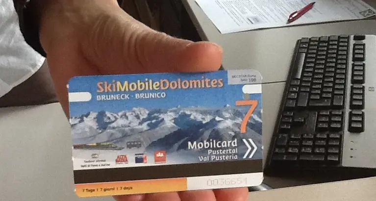 Ai turisti mezzi pubblici gratuiti